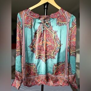 Women’s top with beautiful colours, soft and silky!